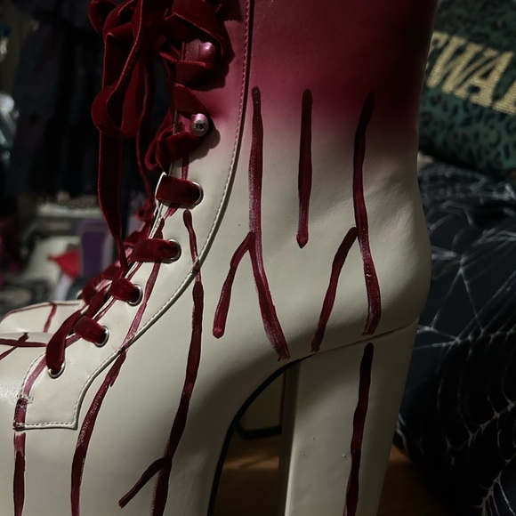 Tricks N’ Treatz scream queen bloody boots - Picture 3 of 6